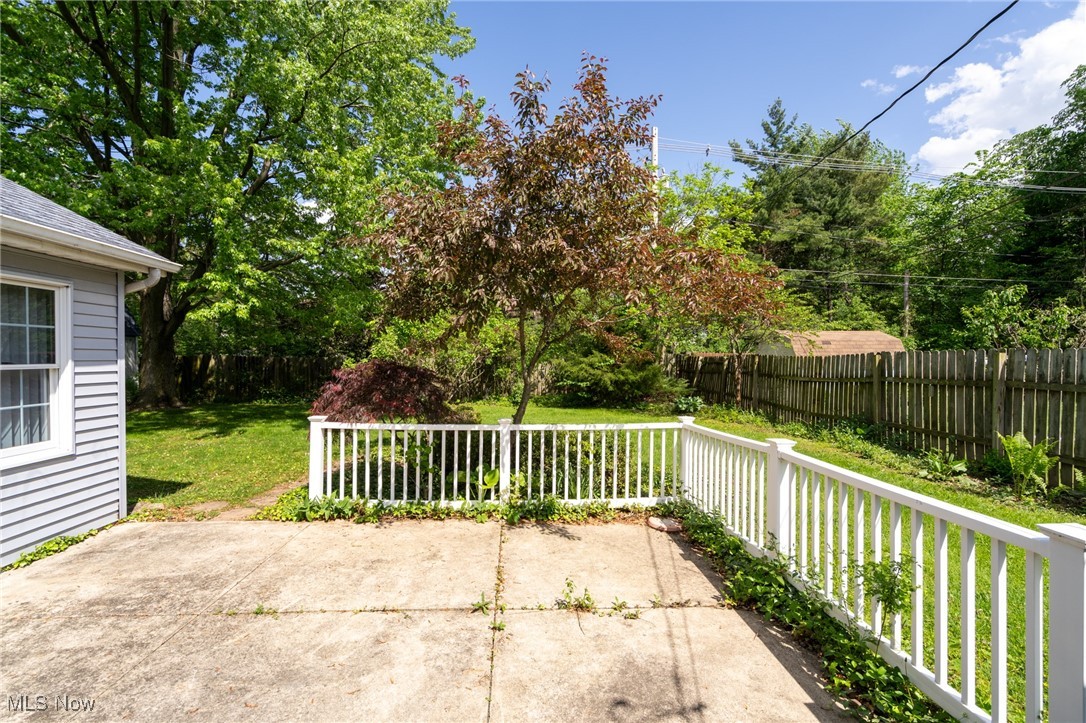 915 Sharondale Drive, Amherst, Ohio image 38