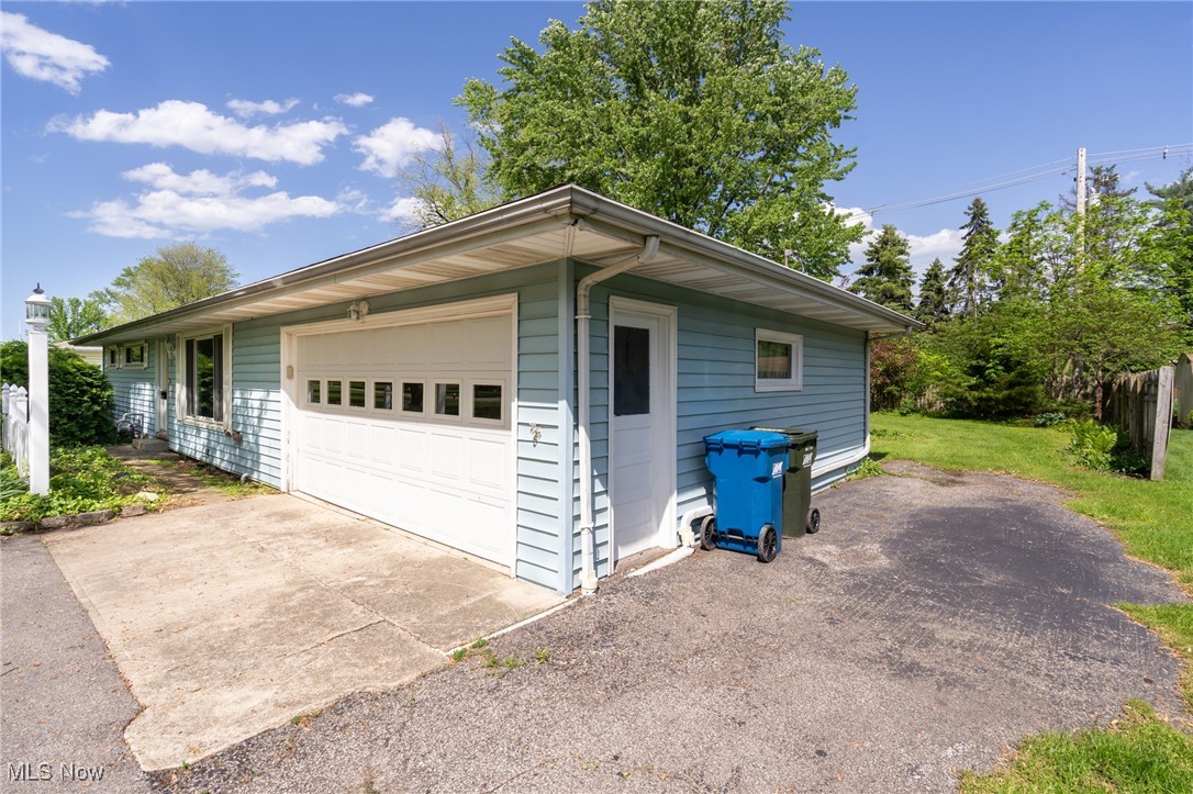 915 Sharondale Drive, Amherst, Ohio image 34