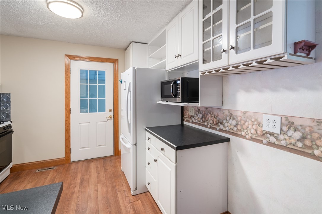 915 Sharondale Drive, Amherst, Ohio image 10