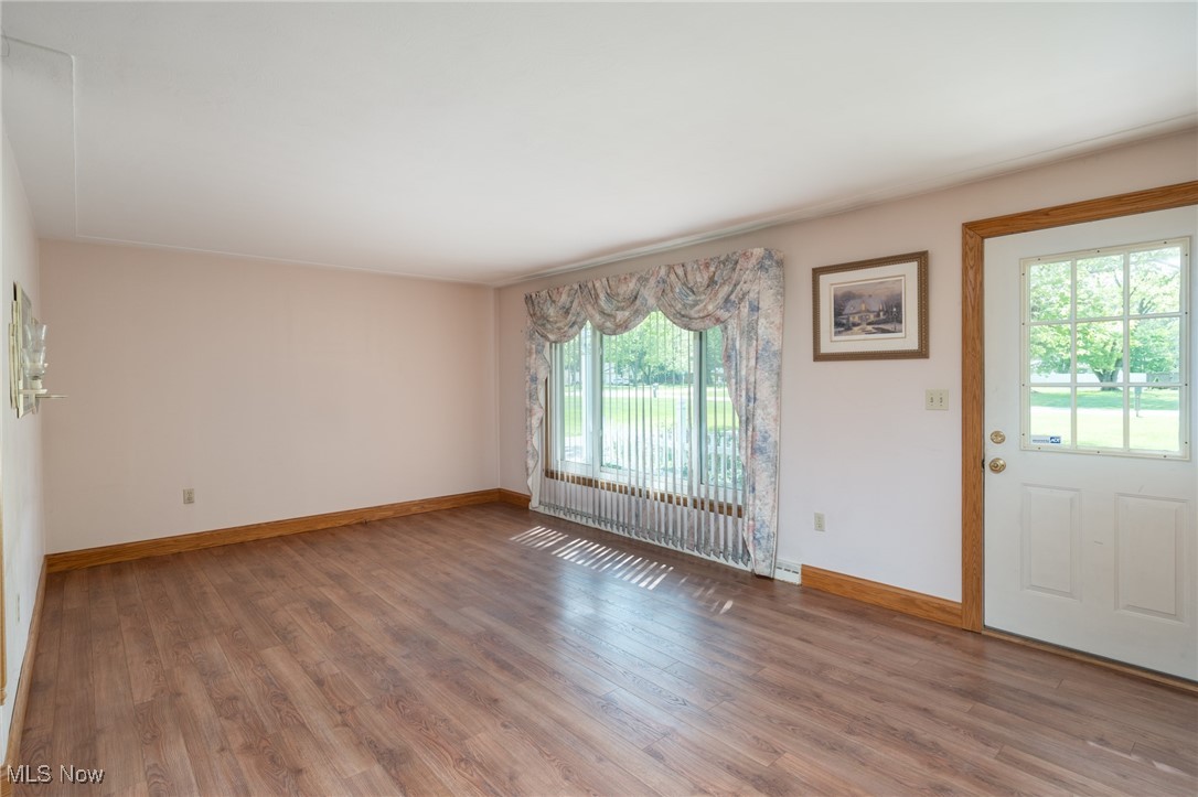 915 Sharondale Drive, Amherst, Ohio image 2