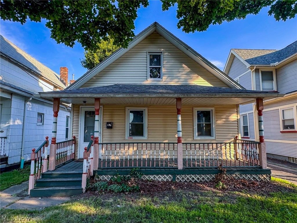 Photo of 6103 W Clinton Avenue, Cleveland, OH 44102 (MLS # 5226132)