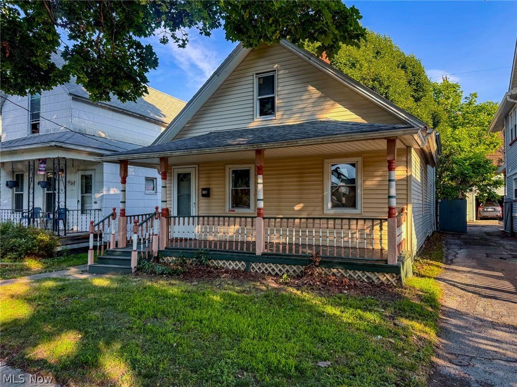 Photo of 6103 W Clinton Avenue, Cleveland, OH 44102 (MLS # 5226132)