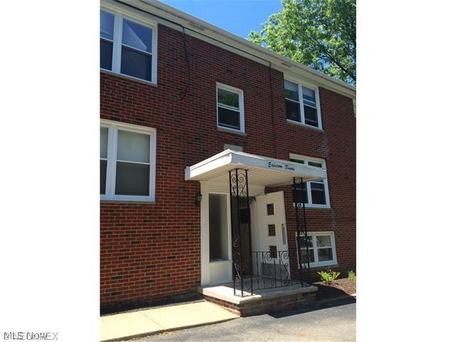 Dont miss this remodeled unit just down the street from all the great new shopping and entertainment of Portage Crossing!
Welcome home to this bright and sunny top floor unit. The eat in kitchen just off the dining area and living area. Down the
hall you will find the bathroom and 2 nicely sized bedrooms. Coin laundry on site. Off street parking. Steps away from
restaurants, The Market District and the Theater, the location cant be beat! Dont miss this one! We run credit, criminal and
eviction history and verify income. Every adult occupant must apply. $35 fee per person. No pets, no Section 8.