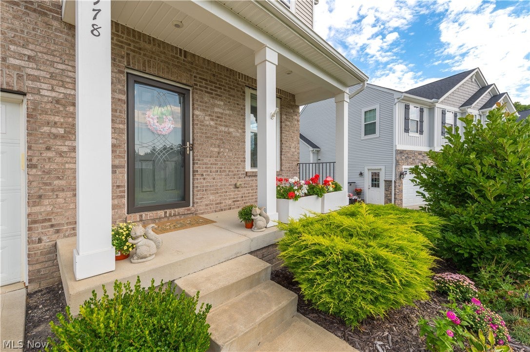 978 Hawkin Lane