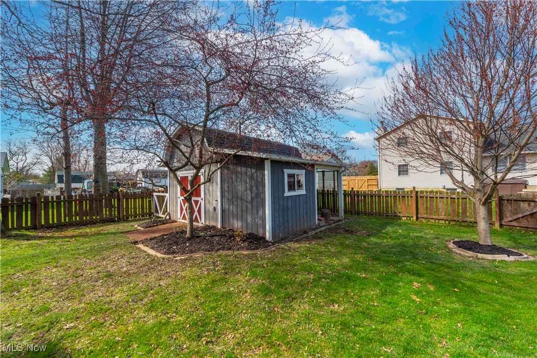 7200 Hidden Glen Drive, Amherst, Ohio image 39