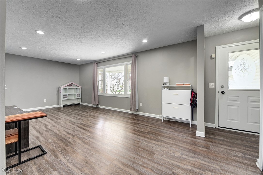 7200 Hidden Glen Drive, Amherst, Ohio image 9
