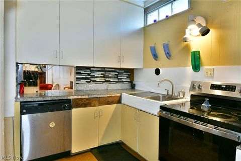 Tiny photo for 720 Mahoning Avenue NW, Warren, OH 44483 (MLS # 5198046)