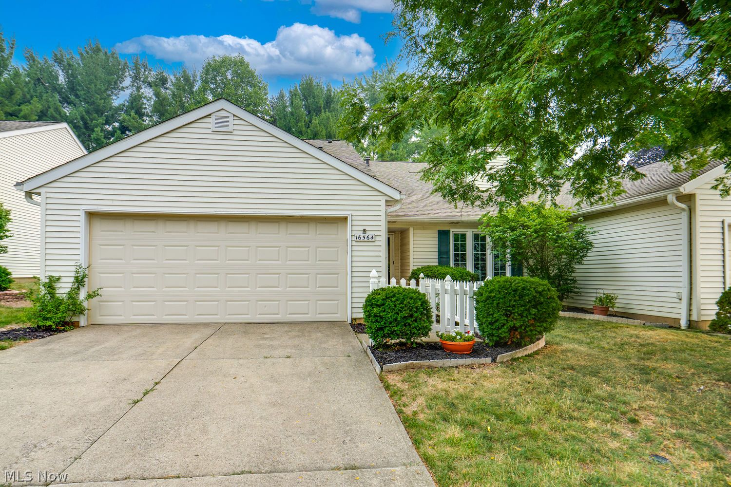 Photo 1 of 26 — 16564 Lake Circle Drive, Strongsville, OH 44136
