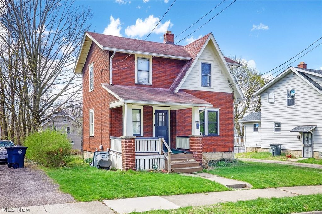 Photo of 848 Longview Avenue, Akron, OH 44307 (MLS # 5195058)