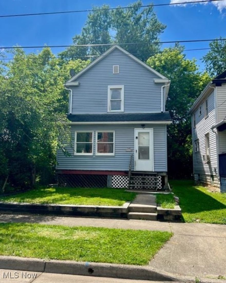 Fully renovated colonial ready for a tenant.  New kitchen, appliances, flooring, windows. Close to school, shopping and highways.
Rent subsidy ok. Must submit and pass Credit and background check.