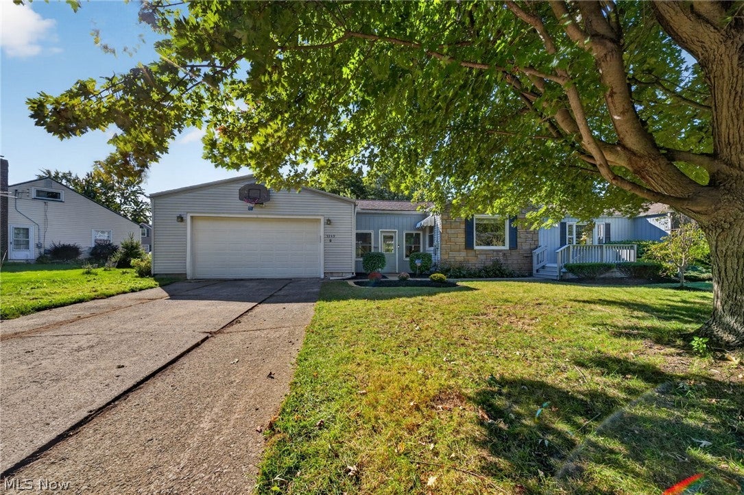 5949 Knollwood Drive