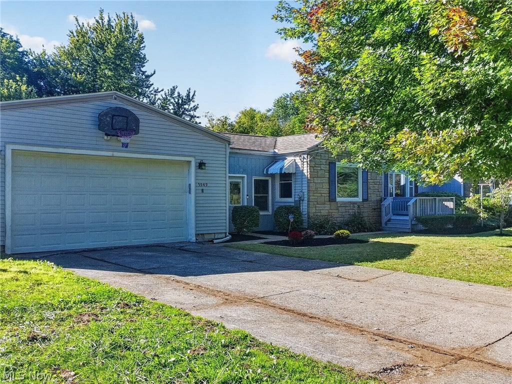 5949 Knollwood Drive