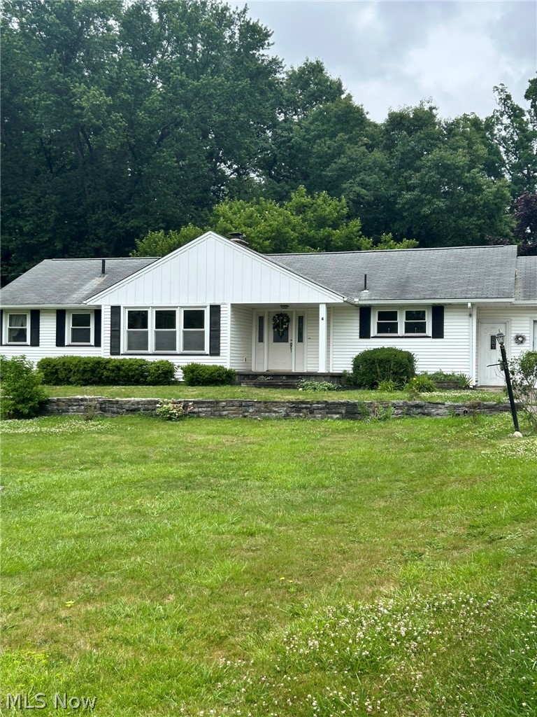 Photo 1 of 41 — 2569 Johnnycake Road SE, Warren, OH 44484