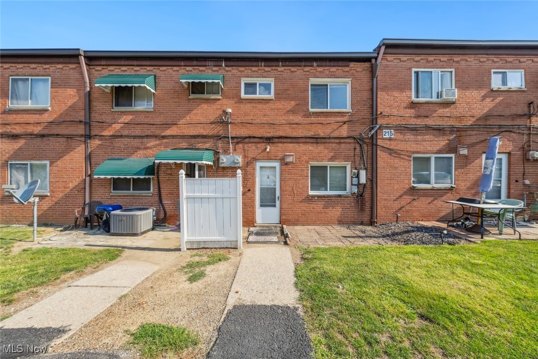 Convenient Bedford Condo! Will be Move-In Ready, with modern updated bathroom and brand new carpeting! Welcome to 215 Dalepark in Bedford, Ohio! This condo offers a comfortable and convenient living experience. Inside, a spacious living room leads to a kitchen with ceramic flooring. A utility room with gas dryer and storage space is conveniently located off the kitchen. Upstairs, find two large bedrooms with closets, a linen closet in the hallway, and a full bath with a tub. Neutral colors create a lovely atmosphere throughout. The condo is situated near parks, shopping centers, and dining options, providing convenience and entertainment. Don't miss this opportunity! Schedule a viewing today and experience comfortable living in Bedford, Ohio!