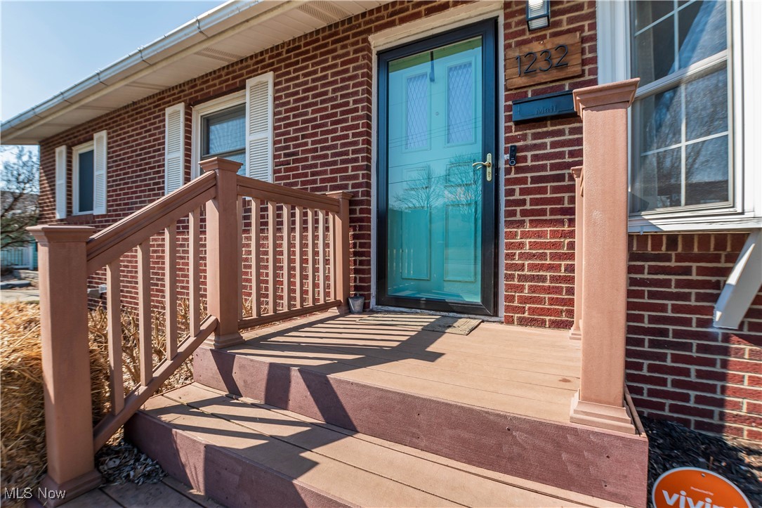 1232 Valley Drive, North Canton, Ohio image 6