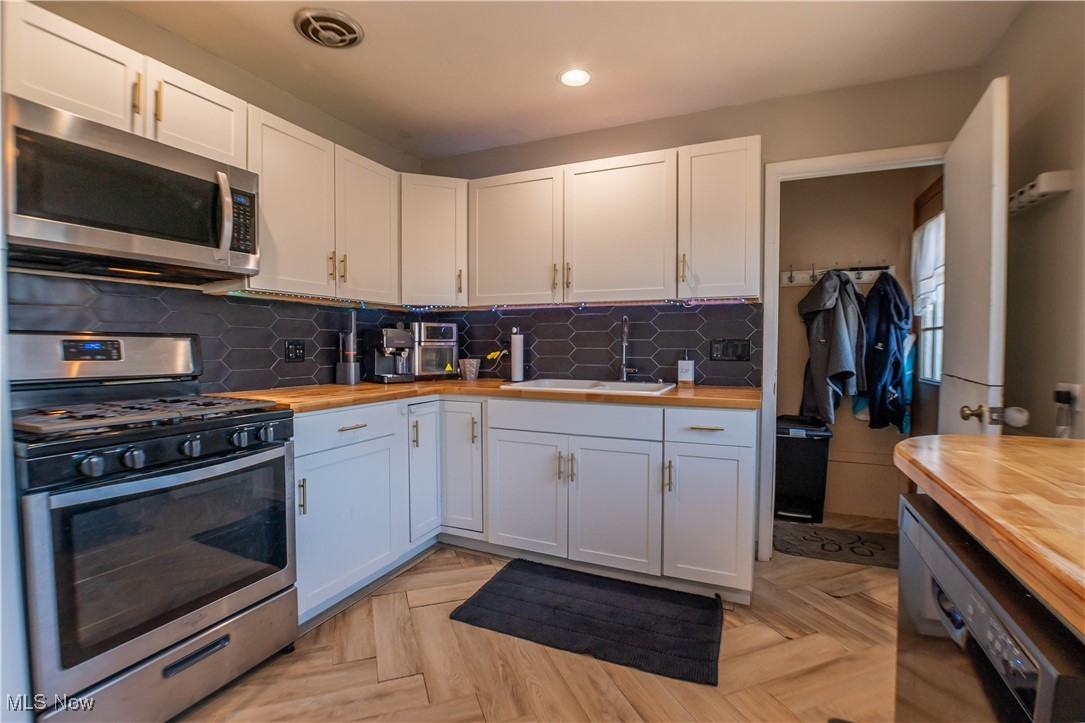 1232 Valley Drive, North Canton, Ohio image 25