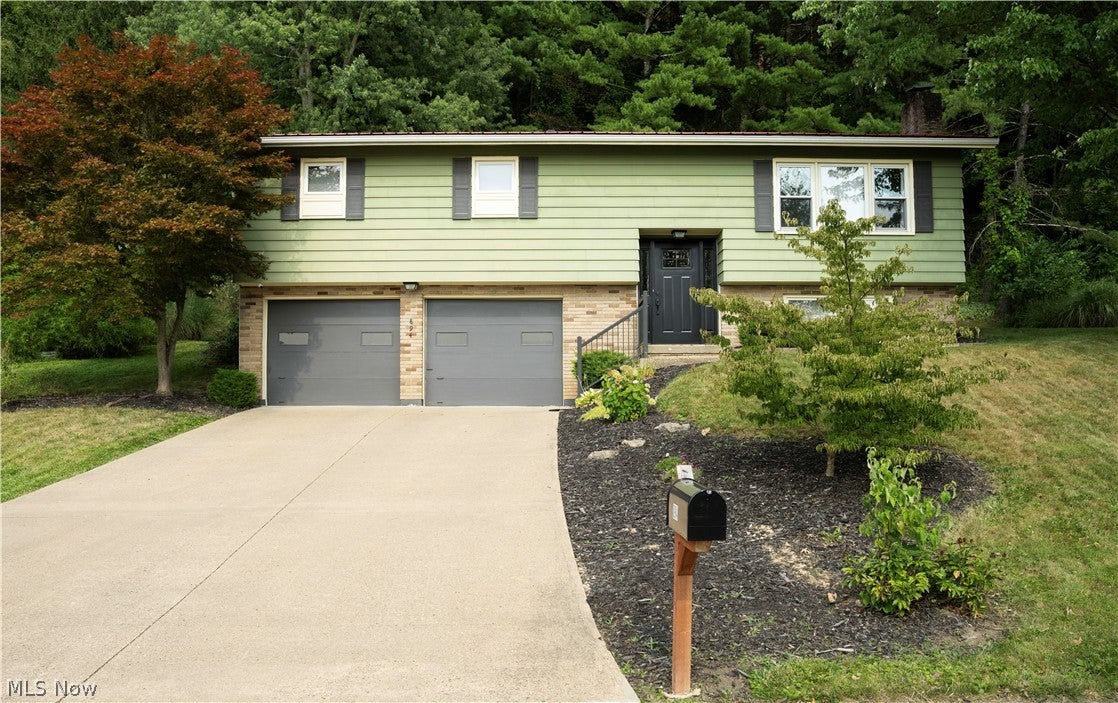 Photo 1 of 23 — 894 Green Drive, Coshocton, OH 43812