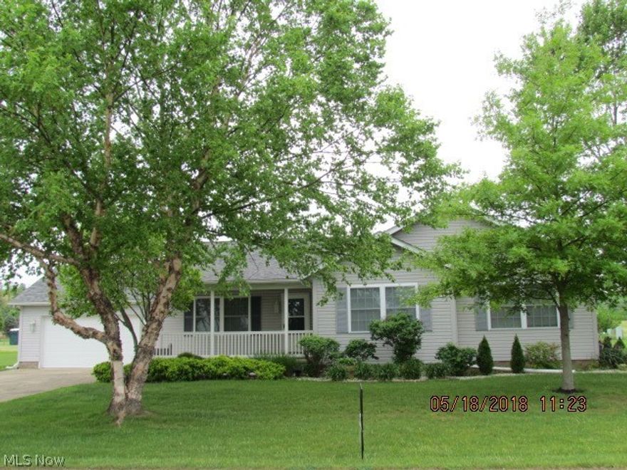 Lovely 3 beds, 2 bath ranch home, located in Tri-Valley School District, with 1596 sq. ft. built in 2002 on Vista View Golf Course at the Greens. Home has open concept allowing easy flow between kitchen, dining room, and living room. Master bedroom has nice walk-in closet, and private bathroom. Nice patio off living space great for entertaining. House sits in Greens at Vista neighborhood convenient to Vista Golf Course.