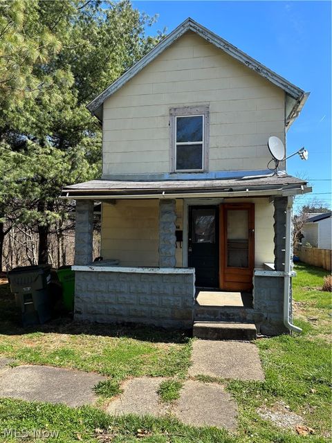 Homes For Sale - 422 N 12th Street<br/> Coshocton, OH 43812