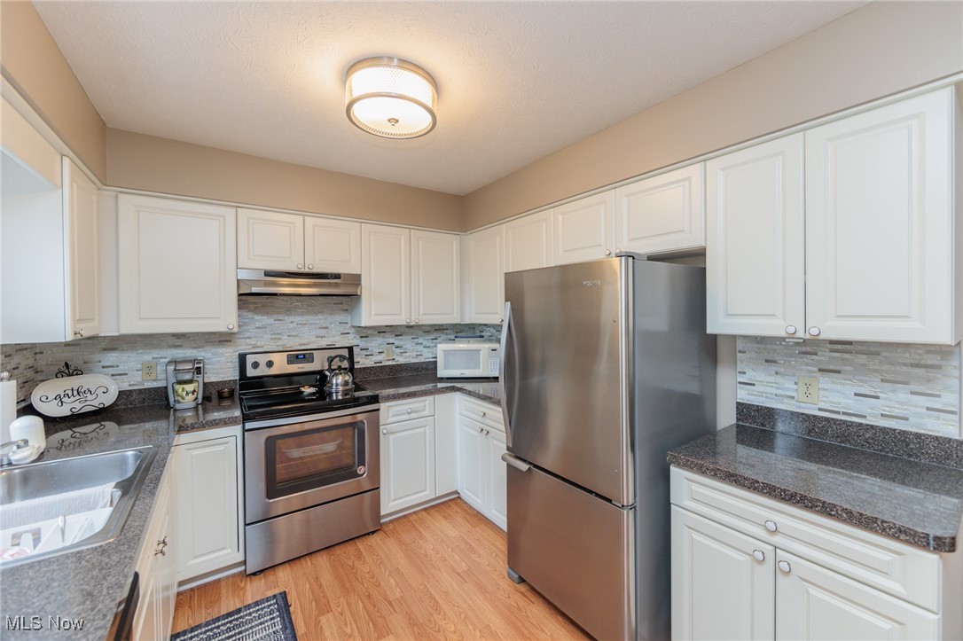 1430 Loriann Drive, Berea, Ohio image 4