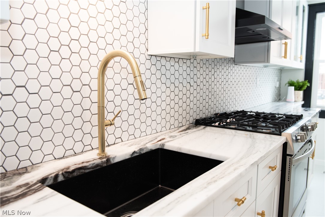 Lyndhurst Manor Sub/A B Hare C - Residential