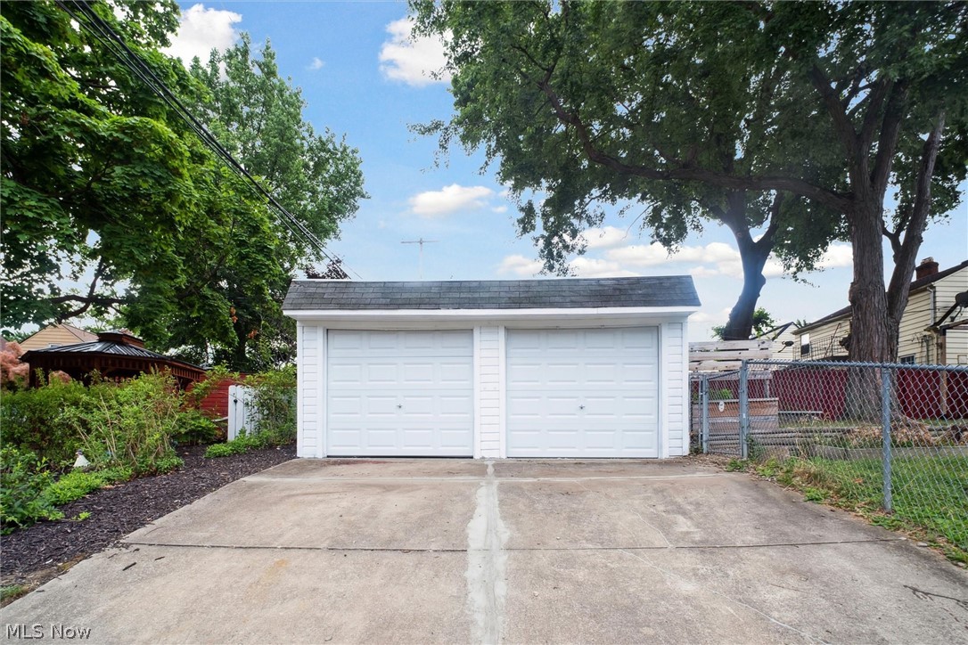 Maple Heights 01 - Residential Lease