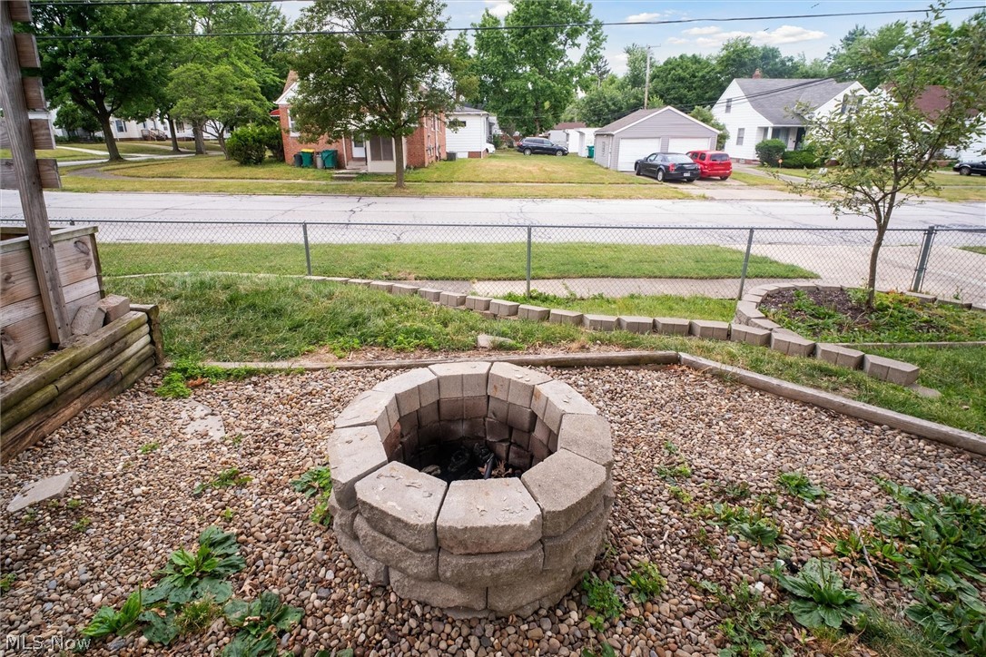 Maple Heights 01 - Residential Lease