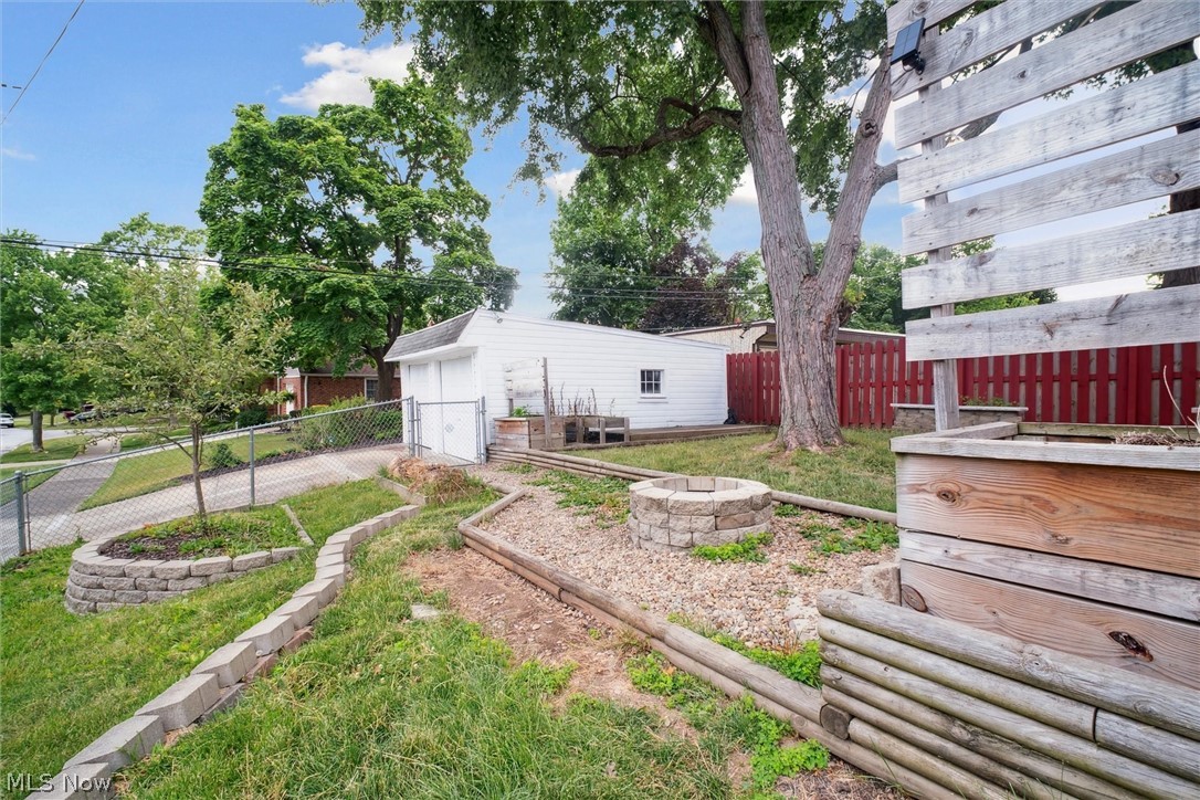 Maple Heights 01 - Residential Lease