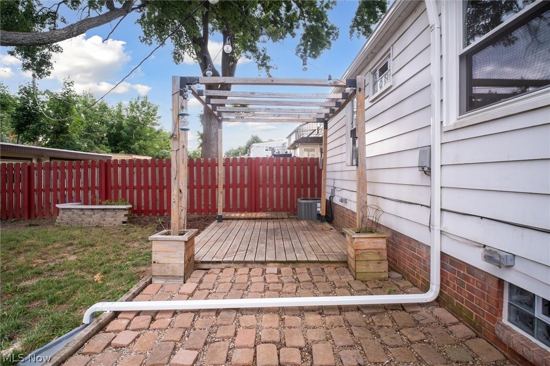 Maple Heights 01 - Residential Lease