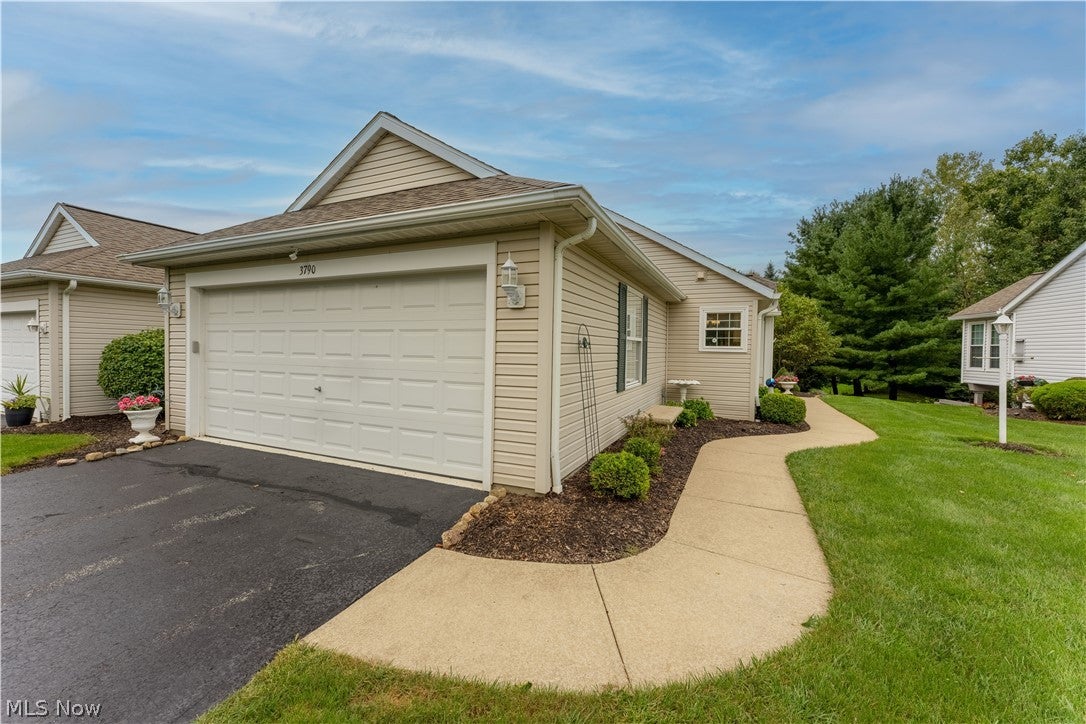 3790 Woodbury Oval