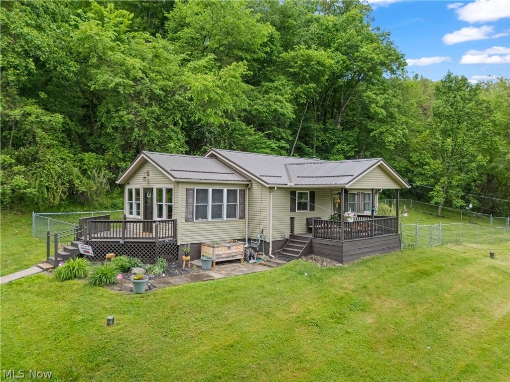 Photo of 6942 Mount Pleasant Road NE, Zoarville, OH 44656 (MLS # 5210996)