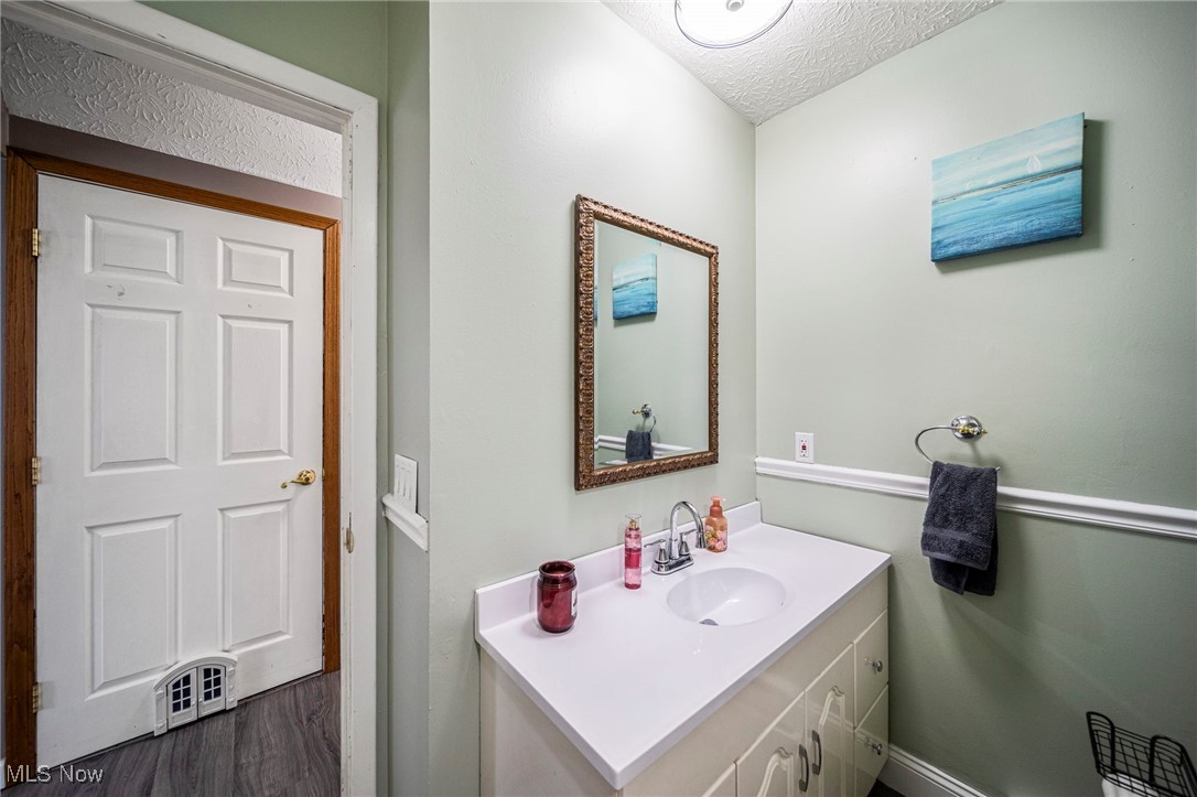 Roaming Shores, Ohio 44084, United States, 4 Bedrooms Bedrooms, ,2 BathroomsBathrooms,Residential,Active,96362