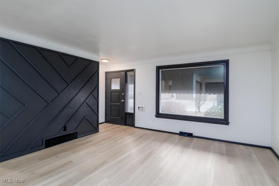 15813 Dunbury Drive, Maple Heights, Ohio image 3