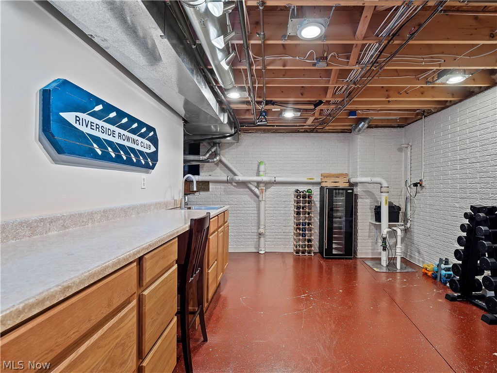 Red Tail - Residential