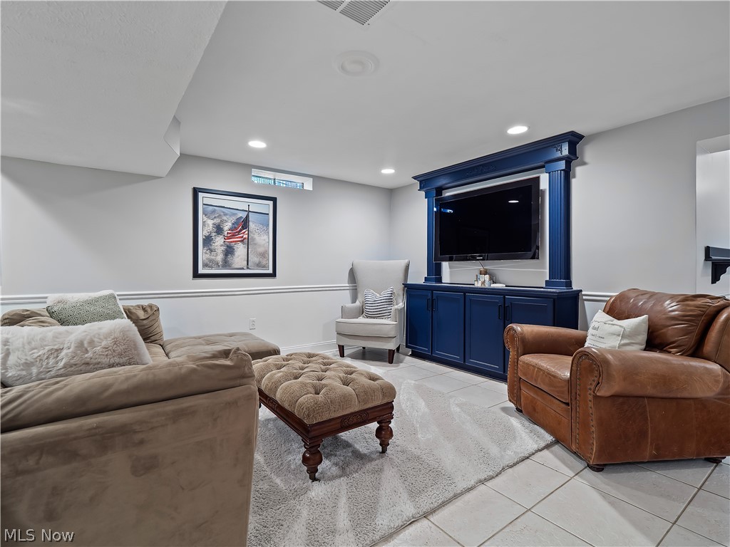 Red Tail - Residential