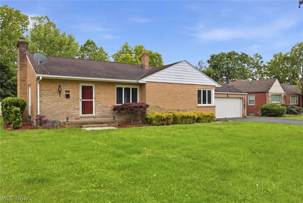 Photo of 765 Ewing Road, Youngstown, OH 44512 (MLS # 5211050)