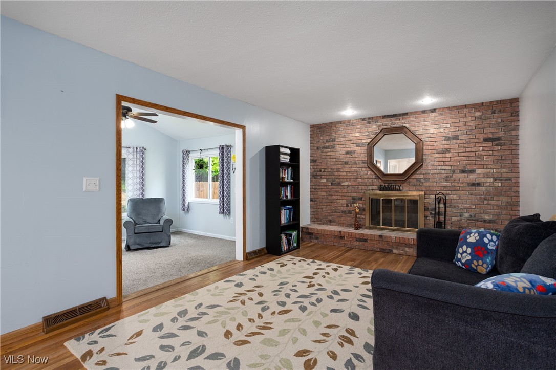8208 Valley Lane, Parma, Ohio image 18