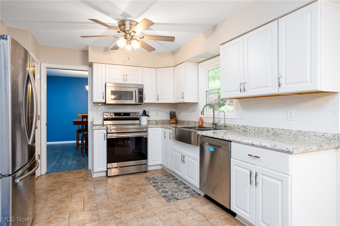 8208 Valley Lane, Parma, Ohio image 13