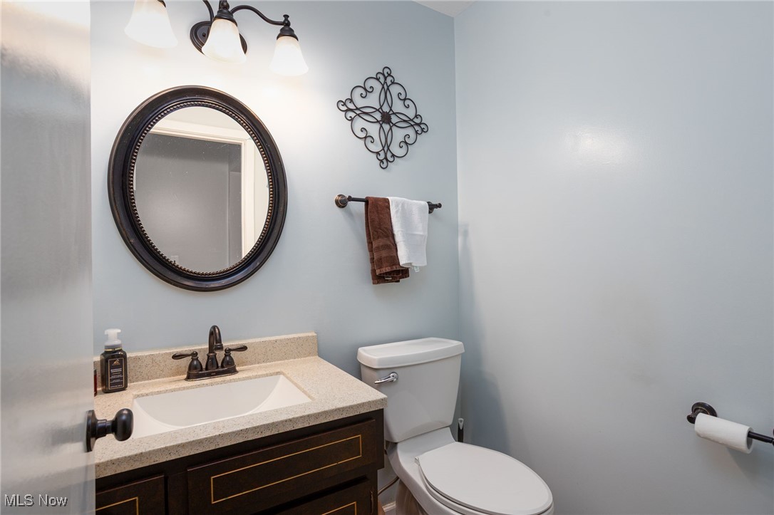 8208 Valley Lane, Parma, Ohio image 21