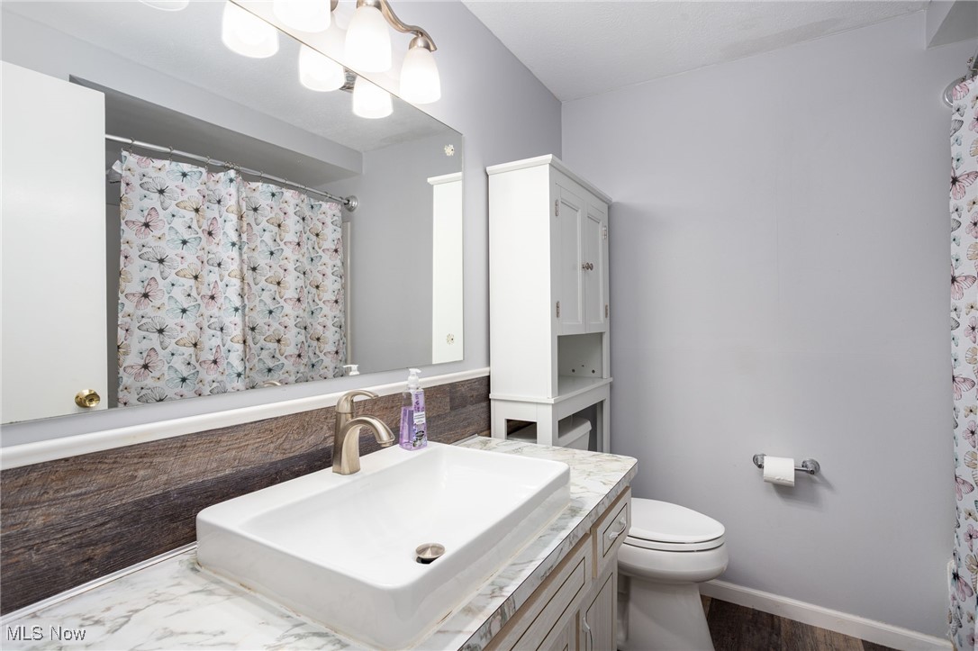 8208 Valley Lane, Parma, Ohio image 34