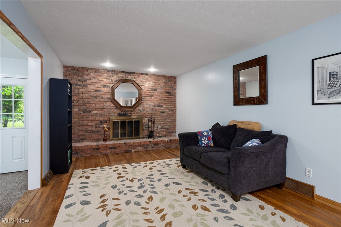 8208 Valley Lane, Parma, Ohio image 17