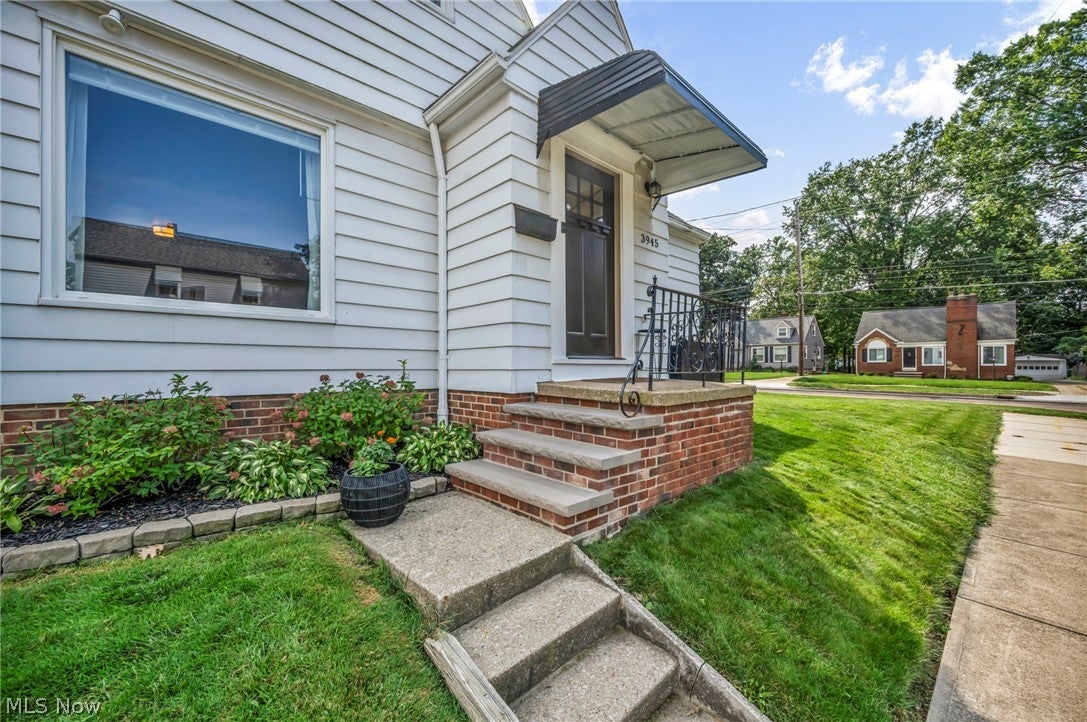 3945 W 210th Street