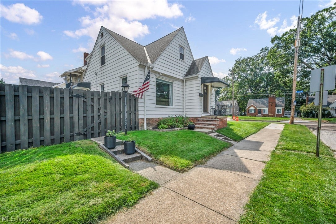 3945 W 210th Street