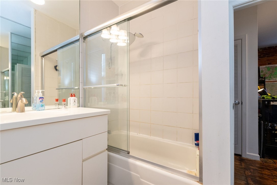 Cleveland, Ohio 44113, United States, 2 Bedrooms Bedrooms, ,1 BathroomBathrooms,Residential,Active,144199