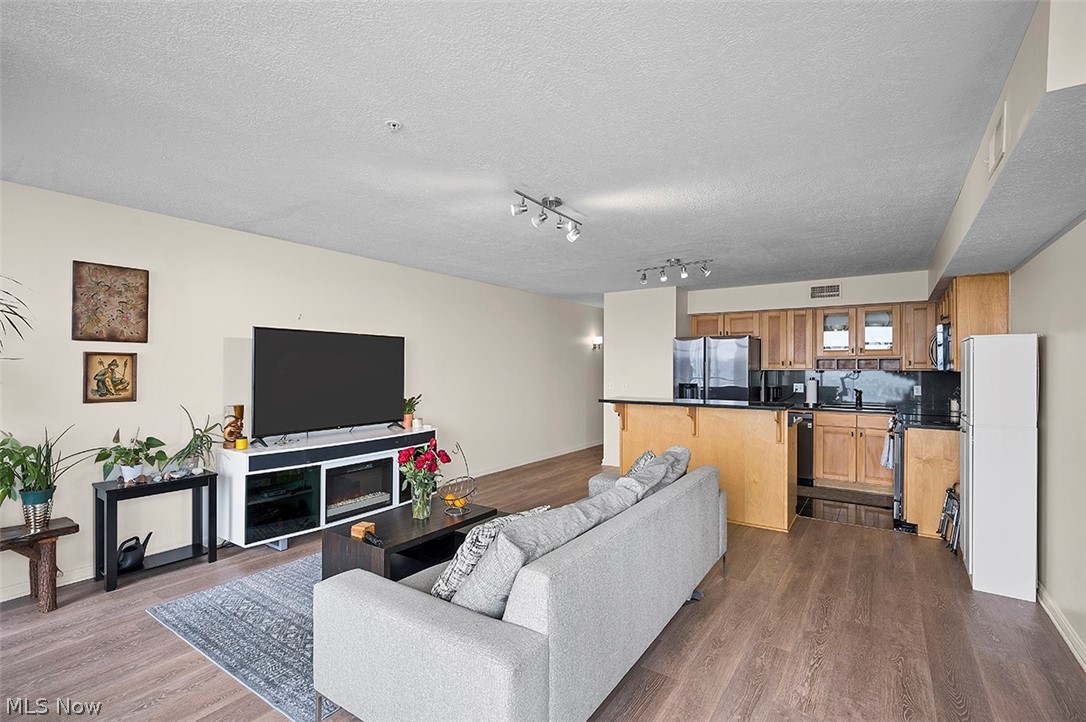 Condominiums/Stonebridge Ph #1 - Residential