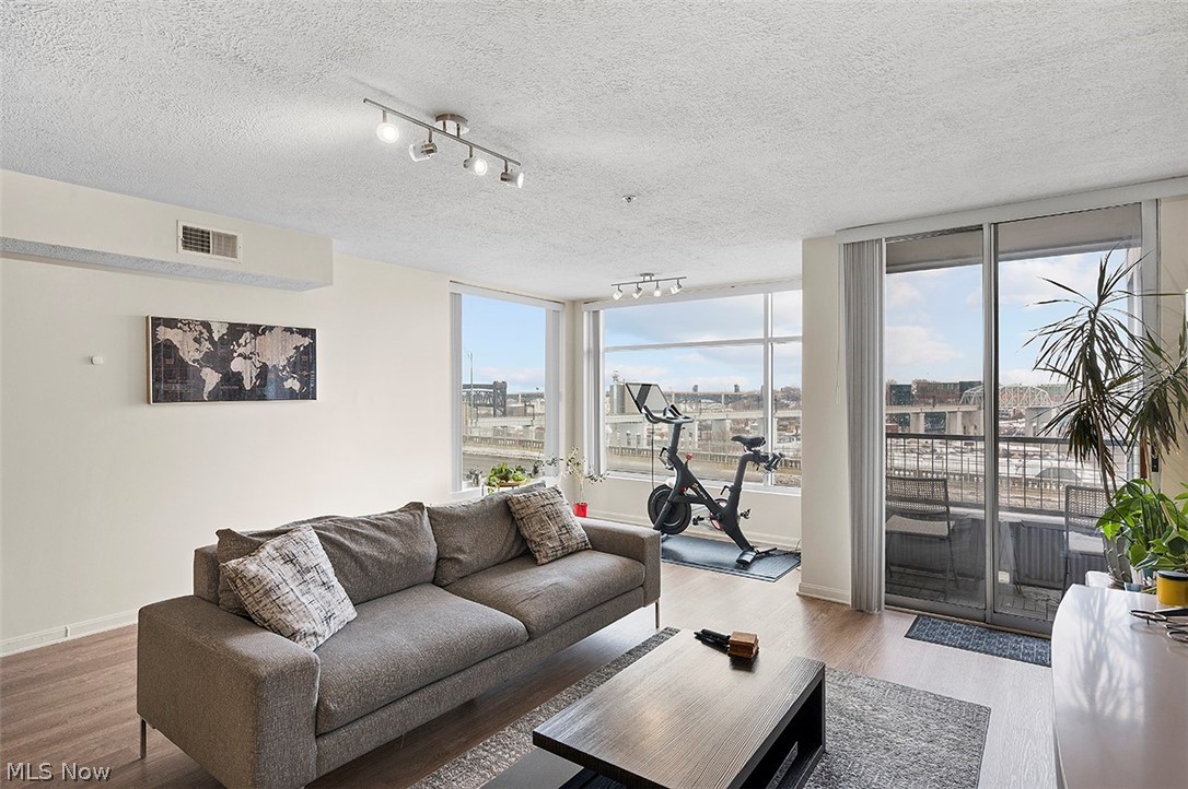 Condominiums/Stonebridge Ph #1 - Residential