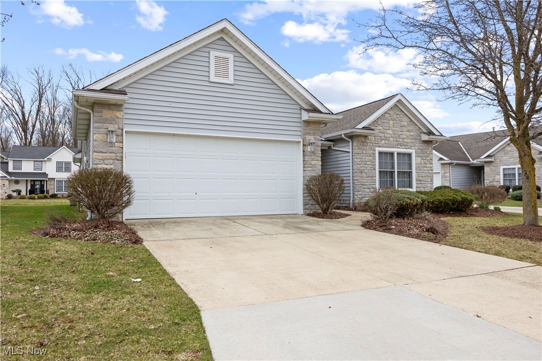 428 Stonehedge Drive, Elyria, Ohio image 1