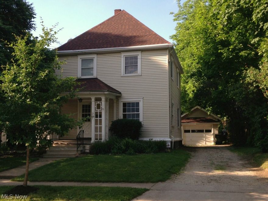 Check out this affordable home - why rent! All the expensive work's been done! Newer roof, windows, water heater & electric panel! Nice 3-bedroom home with 1-car garage conveniently located on a dead-end street and near everything: KSU bus line, schools and the great "new" downtown Kent!