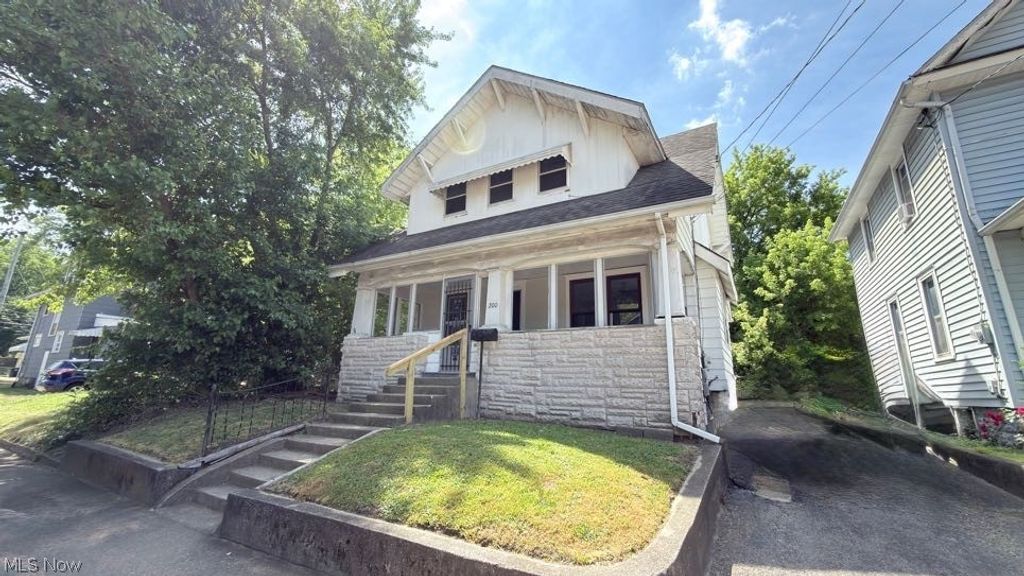 Photo of 200 Jesse Avenue, Akron, OH 44310 (MLS # 5217104)