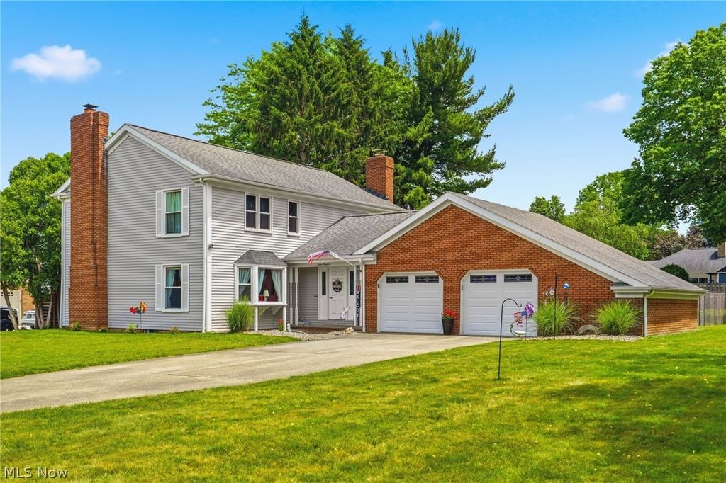Photo of 1200 Briarview Avenue NW, North Canton, OH 44720 (MLS # 5218871)